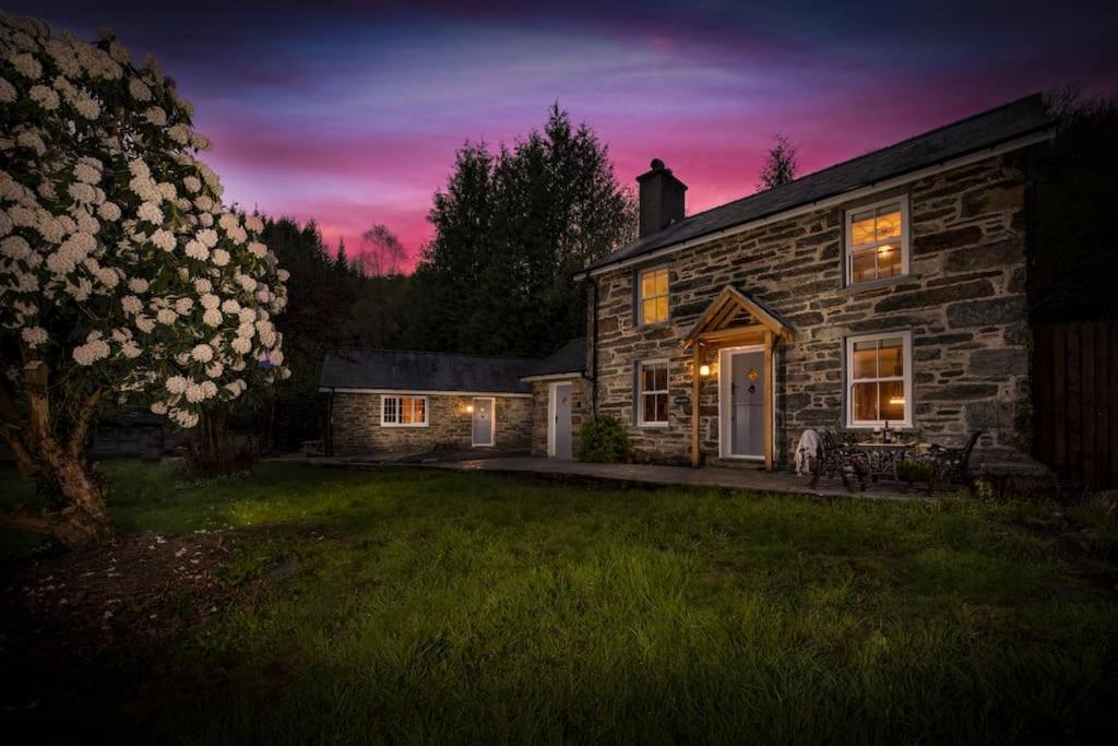 Luxurious Riverside Cottage In Snowdonia National Park Tanygrisiau Екстер'єр фото
